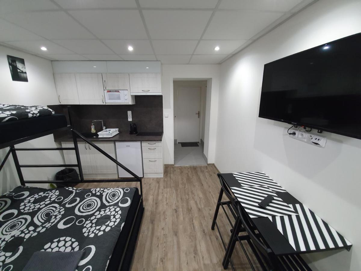 Small Apartments Denisa Business Μπρνο Εξωτερικό φωτογραφία